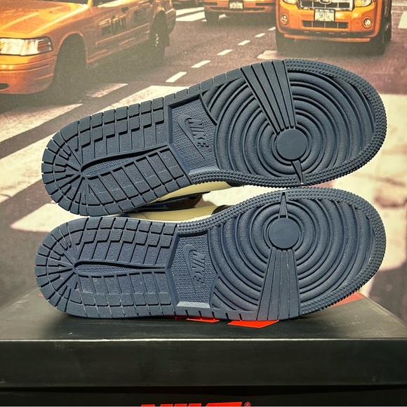 Jordan 1 High Obsidian UNC Size 7Y / 8.5W - Picture 7 of 7